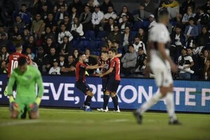 Cerro Porteño golea a Olimpia en la primera gran batalla