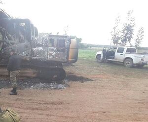 Atacan un retiro y queman tractores en una estancia de Cerro Corá - Nacionales - ABC Color