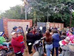 Llevan respaldo a intendente de Paraguarí, quien se encuentra cumpliendo arresto domiciliario - Nacionales - ABC Color