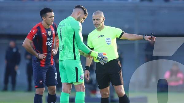 Crónica / [VIDEO] La jugada que desequilibró el clásico: ¿Fue o no penal?