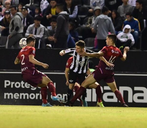 Libertad vs. Nacional: el gumarelo sufre, pero mantiene la distancia sobre el escolta - Fútbol - ABC Color