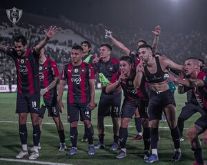 Tremenda goleada del Ciclón para seguir en la lucha por el título