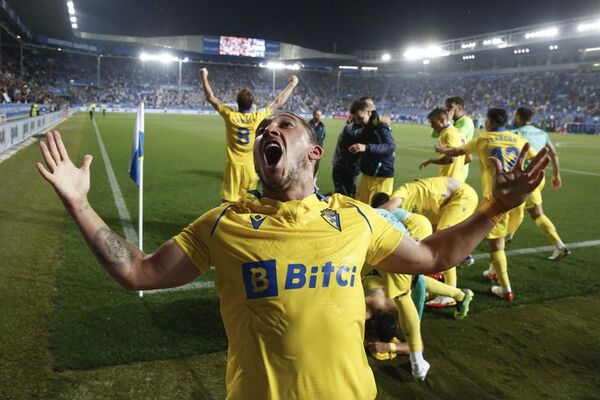 El Cádiz de Arzamendia se salva del descenso en España - Fútbol - ABC Color