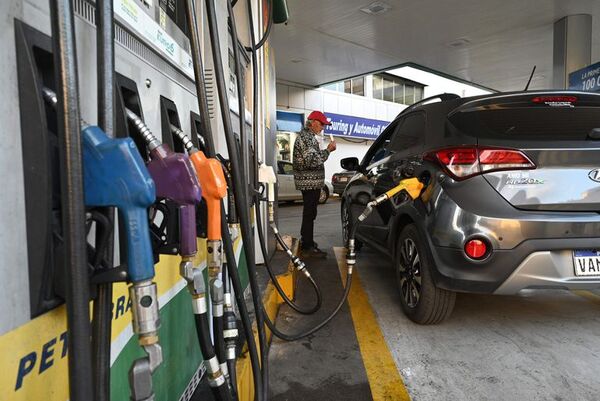 Privados insisten en que el precio de los combustibles debe subir G. 1000/l - Nacionales - ABC Color