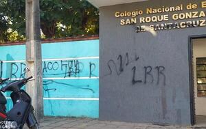 Patoteros también dañaron mural del Colegio San Roque de Coronel Oviedo – Prensa 5