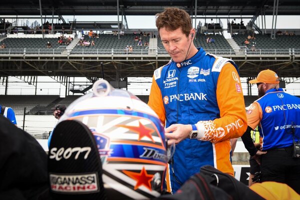 Scott Dixon logra la pole más rápida en la historia de las 500 de Indianápolis