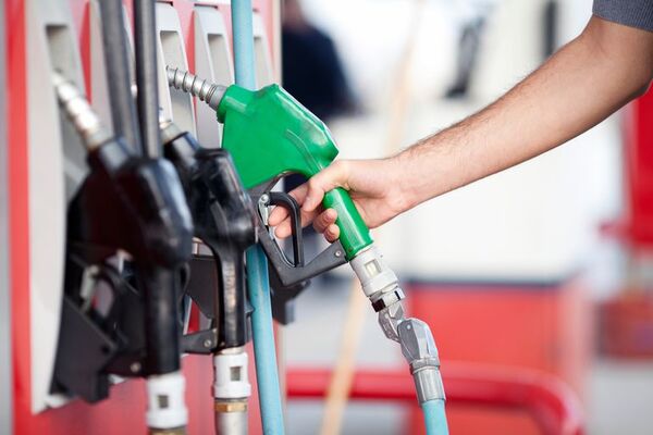 Posible nuevo aumento en precios de combustible podría definirse antes de fin de mes - Nacionales - ABC Color
