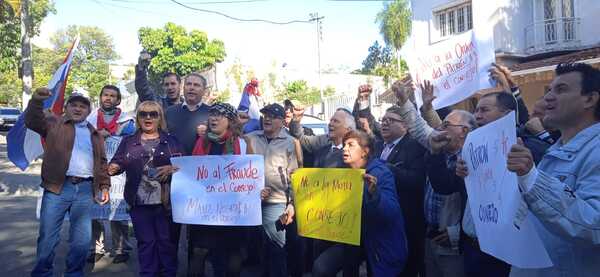 Manifestación frente al Consejo de la Magistratura a la espera de la definición de las ternas para el TSJE - PDS RADIO