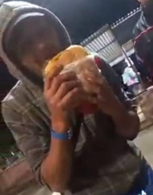 Crónica / [VIDEO] El "chompiras" no invitó su lomito a firulais y mirá cómo terminó