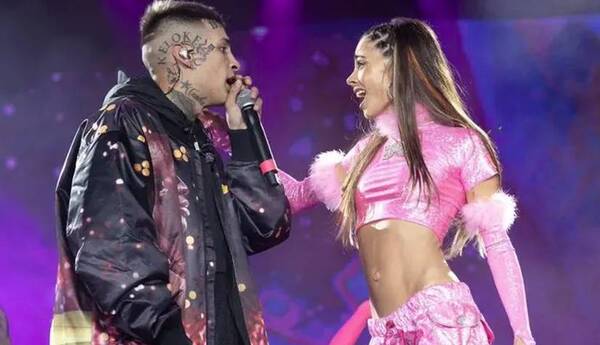 Crónica / [VIDEO] ¡Que pelada! L-Gante plantó a Tini en pleno escenario