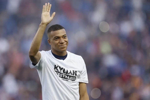 Mbappé publicó una carta explicando su decisión de continuar en el PSG y desechar la oferta del Real Madrid