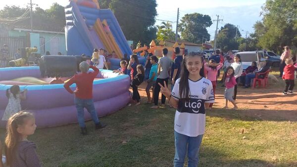 Fernanda, la fanática franjeada que festejó sus 11 años de Olimpia