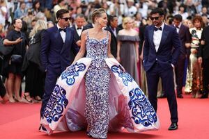 Golpe de efecto de Sharon Stone en la alfombra roja de Cannes - Gente - ABC Color