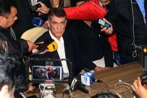 Gobernador Acevedo analizará con su familia su continuidad en la política