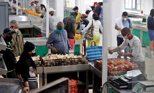 La inflación interanual oficial en Cuba se situó en el 23,69 % en abril - MarketData