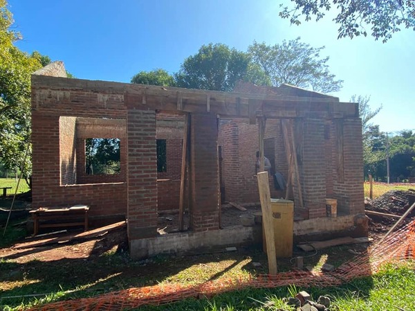 CONTINÚA EL PROGRAMA DE CONSTRUCCIÓN DE AULAS PARA EL NIVEL INICIAL EN LAS ESCUELAS, POR PARTE DE LA GOBERNACIÓN DE ITAPÚA