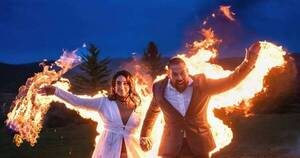 La Nación / En su boda ardieron en las llamas del amor... ¡literalmente!