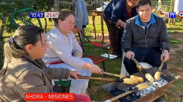 Vende chipa kavure para solventar gastos universitarios de su hijo
