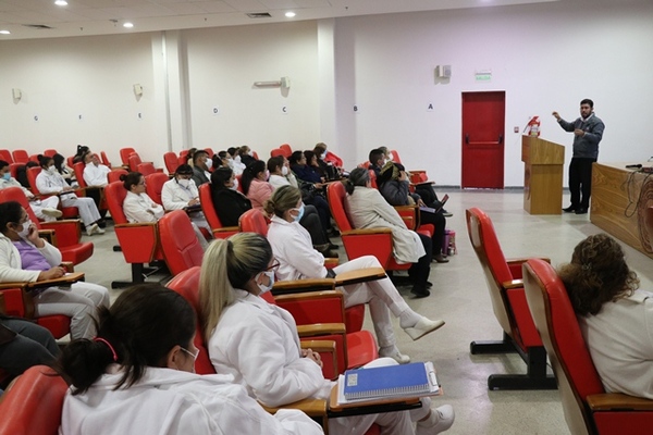 Instruyen a personal de Facultad de Medicina de la UNA sobre manejo de biológicos y nuevas fichas de notificación