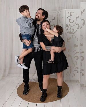 Andrea Valobra celebra la vida de su esposo Diego Arriola - Gente - ABC Color