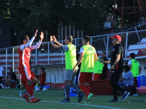 El Rojo del Este suma de a tres - APF