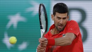 Djokovic pone la directa en su debut