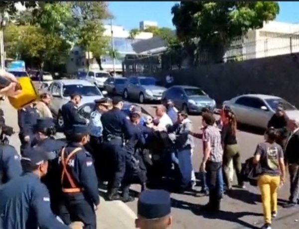 Liberan a demorados por disturbios frente al Consejo de la Magistratura - ADN Digital