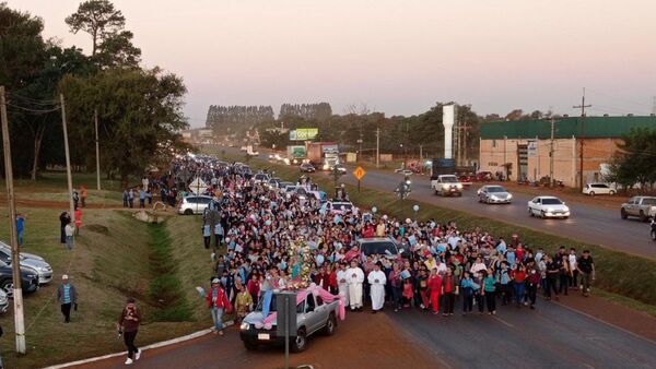 Con caravana y serenata celebran víspera de María Auxiliadora