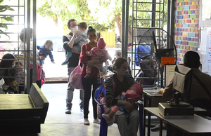 Niños copan hospitales por virus sincitial respiratorio, que se suma al covid-19 y a la influenza - Noticiero Paraguay