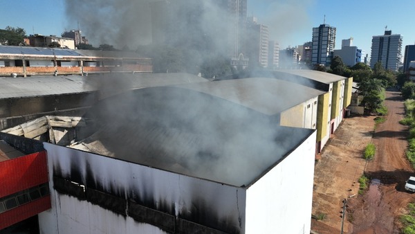 Libanés dificulta tarea de bomberos y permite que ciudadanos inhalen humo - La Clave