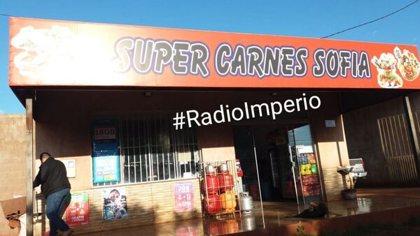 Delincuentes rompen puerta de blidex de una carnicería y se llevan dinero en efectivo - Radio Imperio