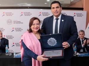 La APF distinguió a la ministra de Deportes - El Independiente