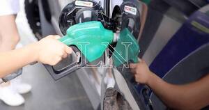 La Nación / Reajuste de precio del combustible: “Corresponde el aumento por suba internacional”, señalan