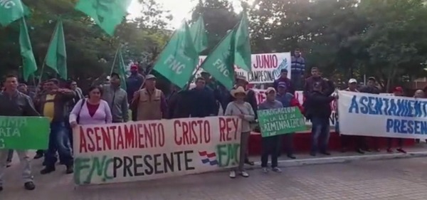 Campesinos exigen legalización de asentamientos - ADN Digital