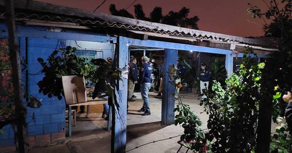 La Nación / Policía realiza siete allanamientos en busca de asaltantes en barrios de Asunción