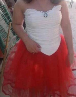 Crónica / Vende su vestido 15 para comprar comida a sus hermanitas