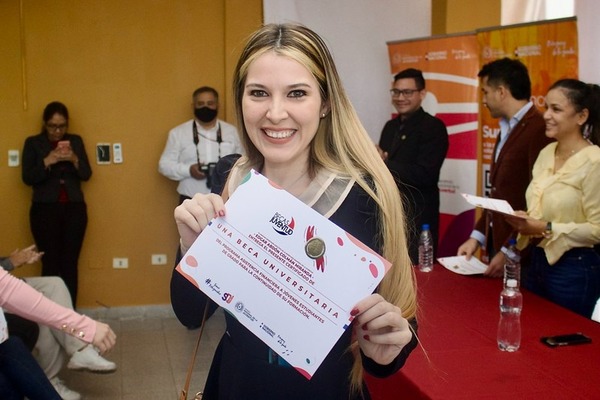 Secretaría de la Juventud entrega 20 becas a jóvenes universitarios de Lambaré - .::Agencia IP::.