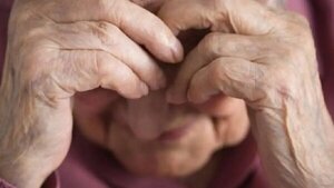 ¡Horrendo! Hombre habría abusado de su propia madre anciana | Noticias Paraguay