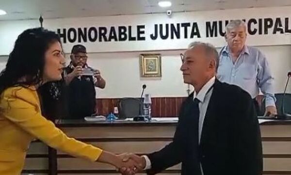 Larissa Winckler y Antonio Cabañas asumieron interinamente en la Junta Municipal