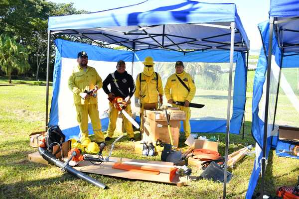 Itaipu entrega equipos para combatir incendios forestales en Canindeyú - .::Agencia IP::.
