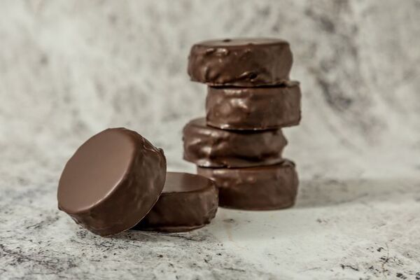 ¿Antojos de chocolate? Prepará estos alfajores y sé feliz - Gastronomía - ABC Color