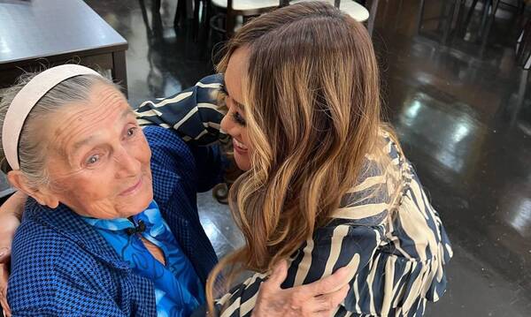 Crónica / ¡Chulinísima! La abuelita fan de Yolanda Park, se encontró con su ídola