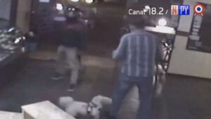 Motochorros simulan ser clientes y asaltan un restaurante en Asunción