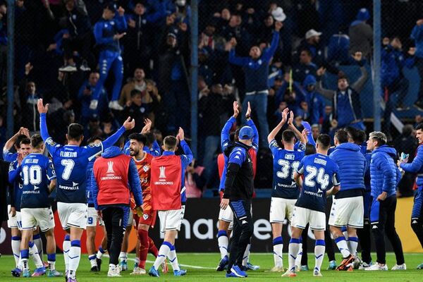 Vélez golea a Estudiantes con doblete de Janson y se clasifica a octavos - Fútbol Internacional - ABC Color