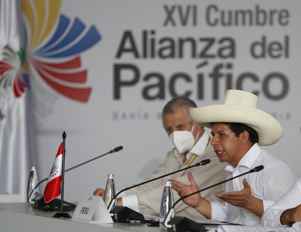 Castillo aborda con comunidades el fin de las protestas en una gran mina de cobre - MarketData