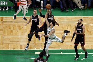 NBA: Celtics arrollan al Heat y emparejan la serie del Este - Polideportivo - ABC Color