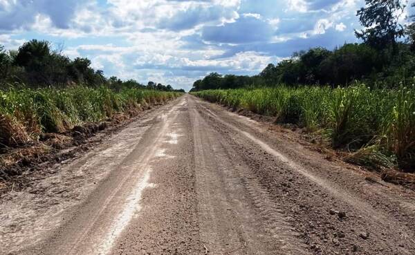 Mejoran 75 km de caminos entre Bahía Negra y Línea 28, en Alto Paraguay - .::Agencia IP::.