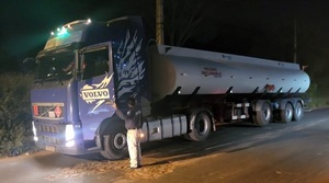 Incautan camión cisterna cargada de cocaína procedente de Bolivia