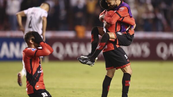 Goianiense pasa a octavos de final al privar del triunfo a Liga