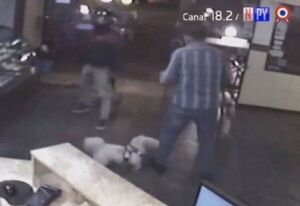 Motochorros simulan ser clientes y asaltan un restaurante en Asunción - Radio Imperio